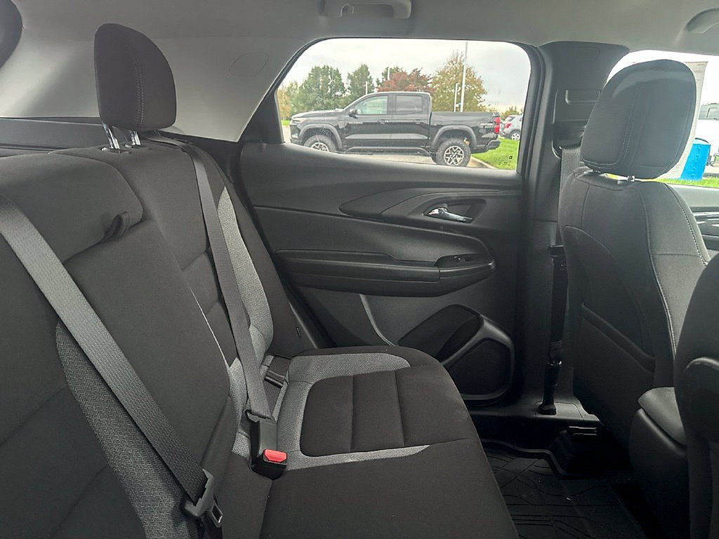 Used 2026 Chevrolet TrailBlazer LT w/ Convenience Package AWD/4WD image 9