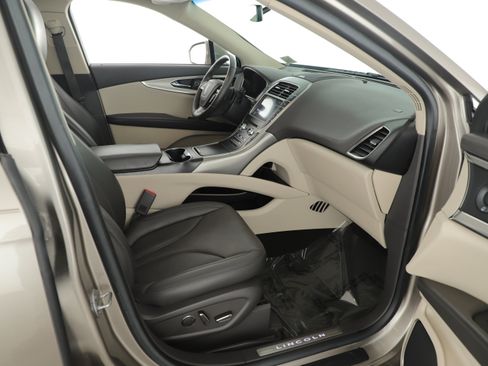 Used 2020 Lincoln Nautilus Reserve w/ Equipment Group 201A image 11