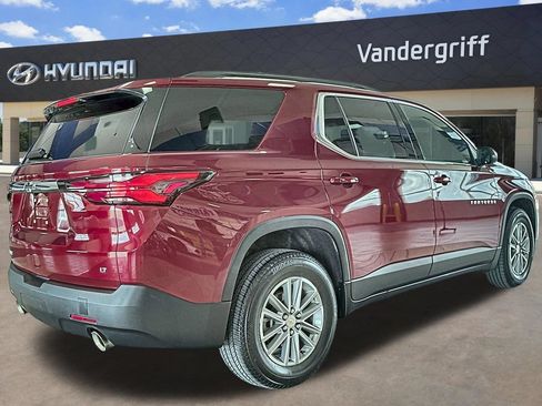 Used 2023 Chevrolet Traverse LT FWD image 3