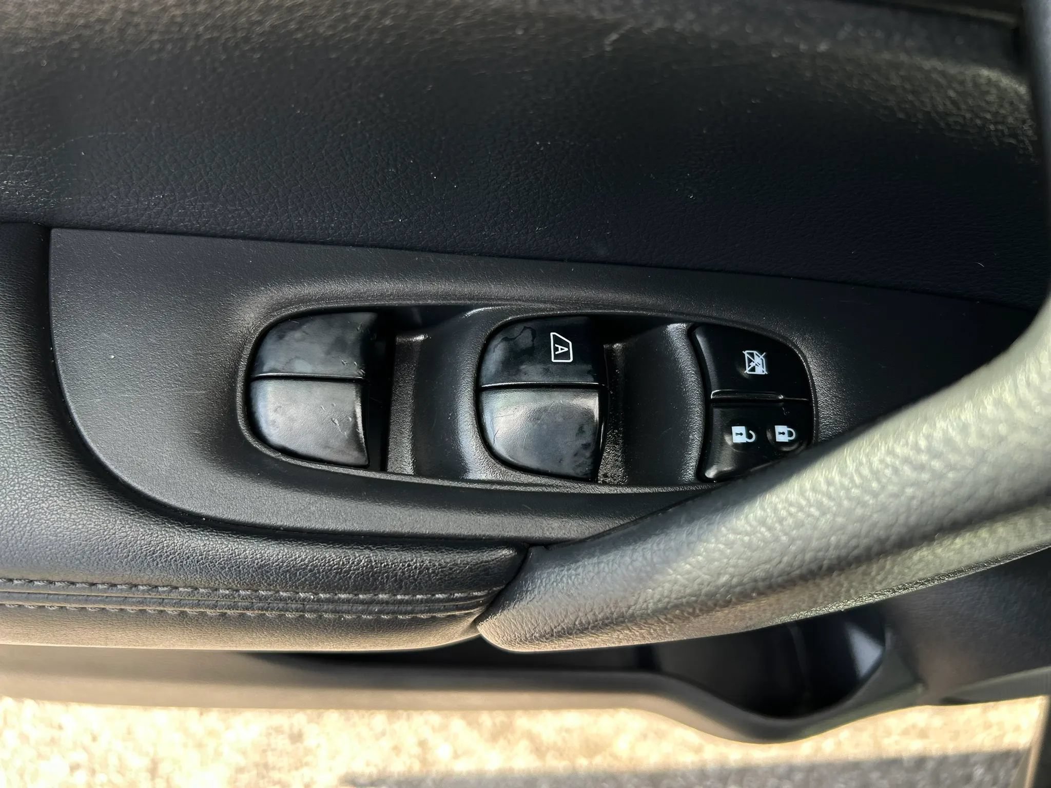 Used 2017 Nissan Rogue S AWD/4WD image 30