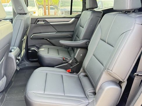 New 2025 GMC Acadia Elevation w/ Elevation Premium Package image 18