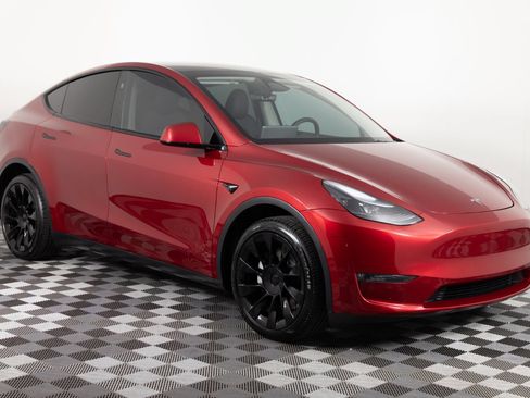 Used 2024 Tesla Model Y Long Range AWD/4WD image 10