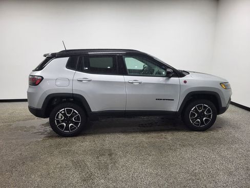 Used 2024 Jeep Compass Trailhawk w/ Trailhawk Elite Group image 9