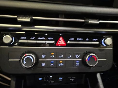 Used 2025 Hyundai Santa Cruz SE FWD image 19
