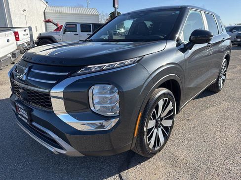 New 2026 Mitsubishi Outlander SE FWD image 3