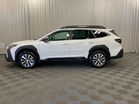 Used 2025 Subaru Outback Premium AWD/4WD image 16
