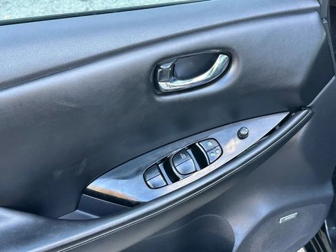 Used 2015 Nissan Leaf SL w/ Premium Package image 12