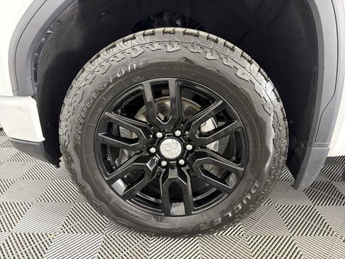 Used 2024 GMC Sierra 1500 Elevation w/ Elevation Premium Package image 9