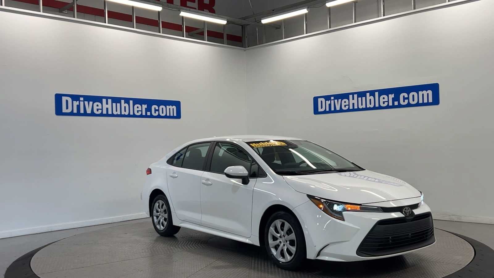 Used 2025 Toyota Corolla LE FWD image 2