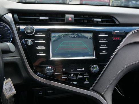 Certified 2019 Toyota Camry SE FWD image 18