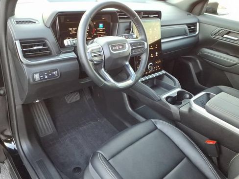 Used 2025 GMC Terrain Elevation w/ Elevation Premium Package AWD/4WD image 3