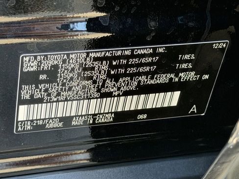 Used 2025 Toyota RAV4 XLE FWD image 32