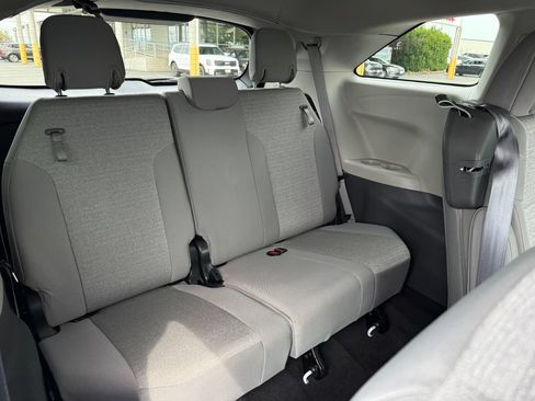Used 2024 Toyota Sienna LE AWD/4WD image 15