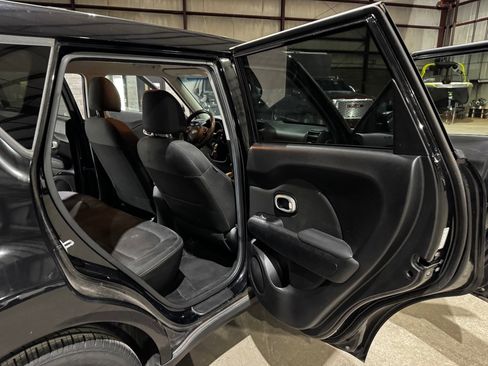 Used 2017 Kia Soul + image 21