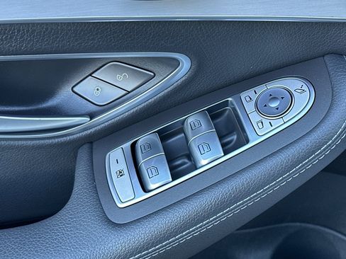 Used 2021 Mercedes-Benz C 300 Sedan image 11