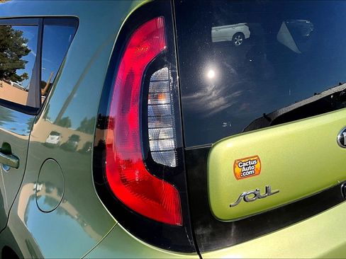 Used 2016 Kia Soul + image 28