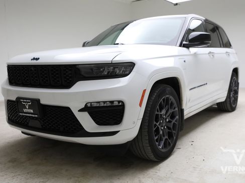 Used 2023 Jeep Grand Cherokee Summit AWD/4WD image 1