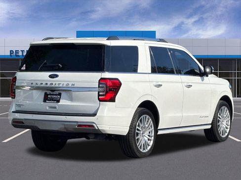 Used 2024 Ford Expedition Platinum AWD/4WD image 4
