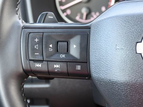 Used 2025 Nissan Rogue SV AWD/4WD image 21
