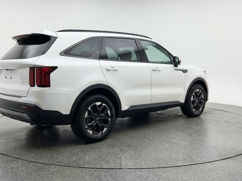 Used 2024 Kia Sorento S FWD image 9