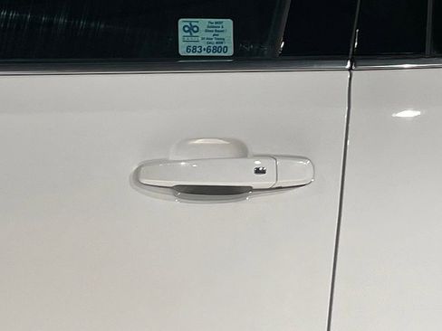 Used 2023 GMC Acadia SLE w/ Driver Convenience Package image 16