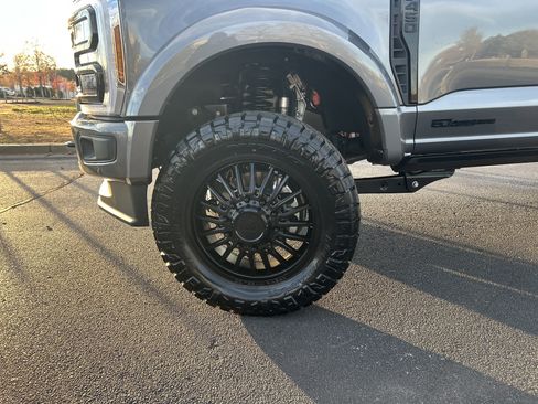 Used 2025 Ford F450 Platinum image 32