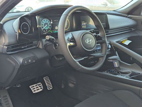 New 2025 Hyundai Elantra SEL image 14