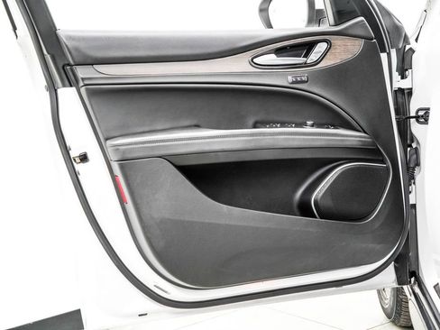 Used 2022 Alfa Romeo Stelvio Ti image 39