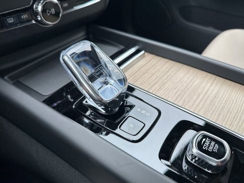 New 2026 Volvo XC60 B5 Plus w/ Protection Package Premier image 15