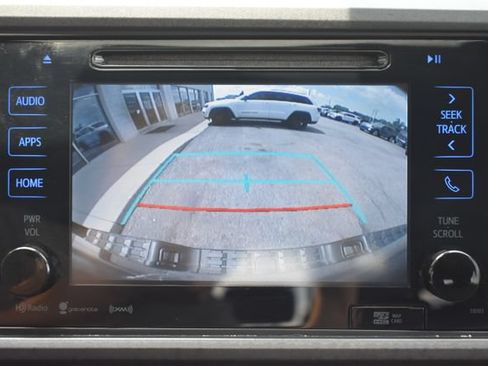 Used 2018 Toyota Tacoma SR5 AWD/4WD image 8