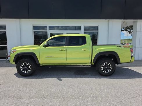 Used 2023 Toyota Tacoma TRD Off-Road w/ Technology Package AWD/4WD image 4