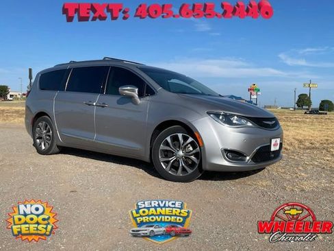 Used 2017 Chrysler Pacifica Limited FWD image 1
