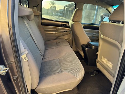 Used 2015 Toyota Tacoma PreRunner w/ SR5 Package RWD image 9