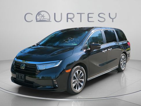 Certified 2024 Honda Odyssey EX-L image 2