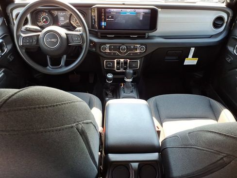 Used 2025 Jeep Gladiator Sport AWD/4WD image 11