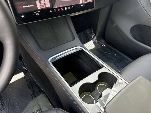Used 2025 Tesla Model Y Long Range RWD image 21