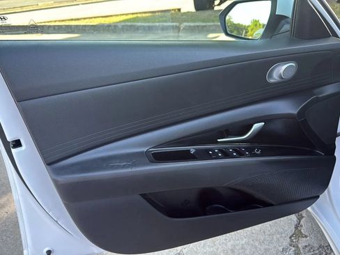 Used 2021 Hyundai Elantra SEL FWD image 9