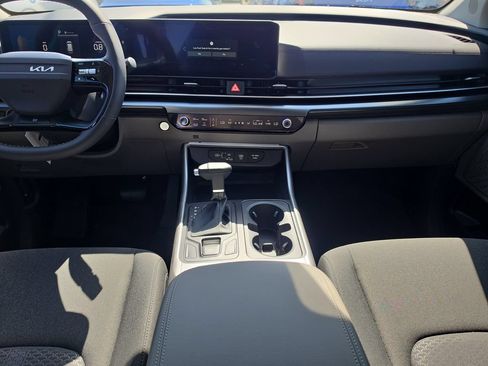 New 2027 Kia Carnival LX FWD image 14