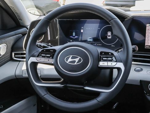 Used 2026 Hyundai Elantra Limited FWD image 21