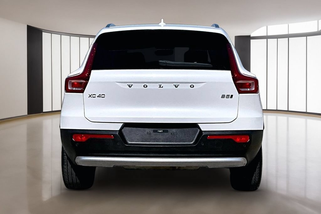 Used 2025 Volvo XC40 B5 Core AWD/4WD image 4