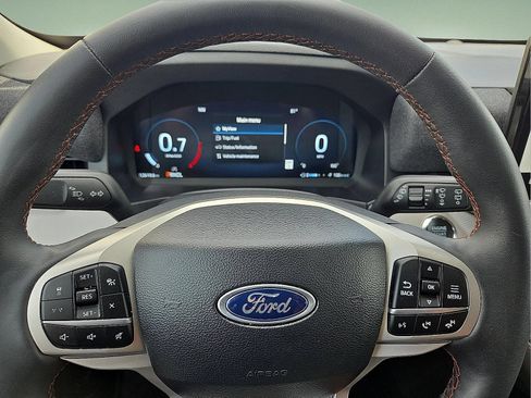 Used 2025 Ford Explorer Active w/ Active Comfort Package AWD/4WD image 4