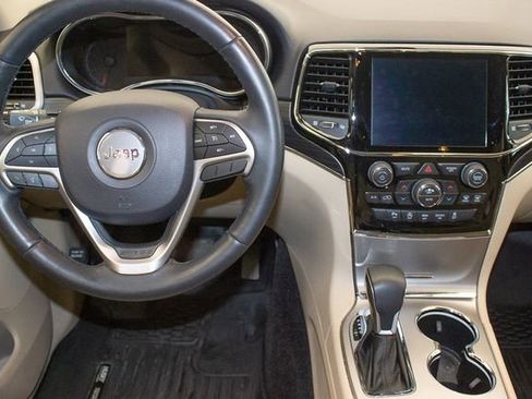 Used 2019 Jeep Grand Cherokee Limited image 16