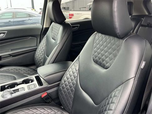 Certified 2024 Ford Edge Titanium image 30