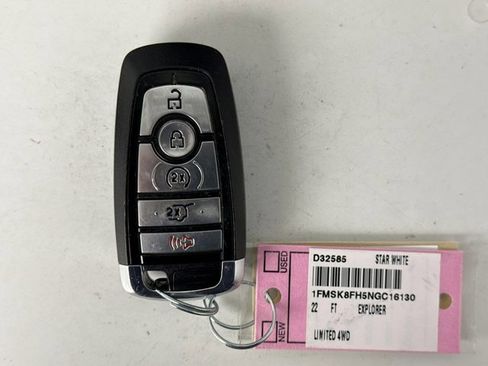 Used 2022 Ford Explorer Limited w/ Equipment Group 301A AWD/4WD image 25