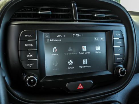 Used 2020 Kia Soul LX FWD image 25