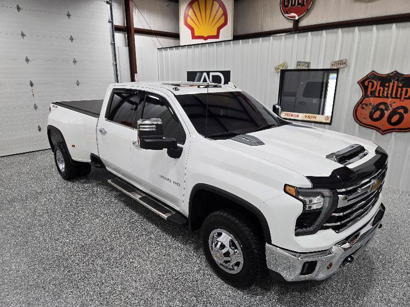 Used 2024 Chevrolet Silverado 3500 LTZ w/ LTZ Plus Package AWD/4WD image 4