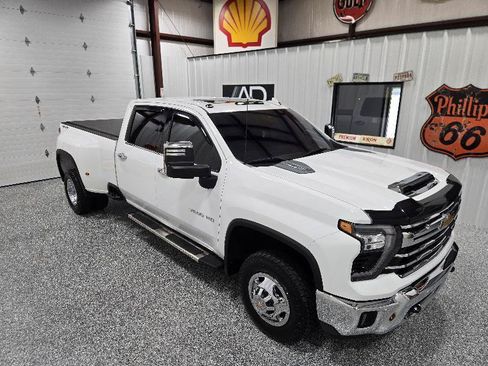 Used 2024 Chevrolet Silverado 3500 LTZ w/ LTZ Plus Package AWD/4WD image 4