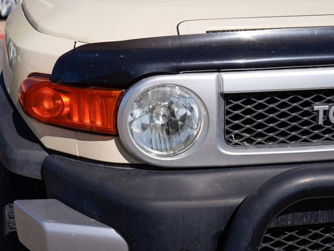 Used 2008 Toyota FJ Cruiser 4WD image 2