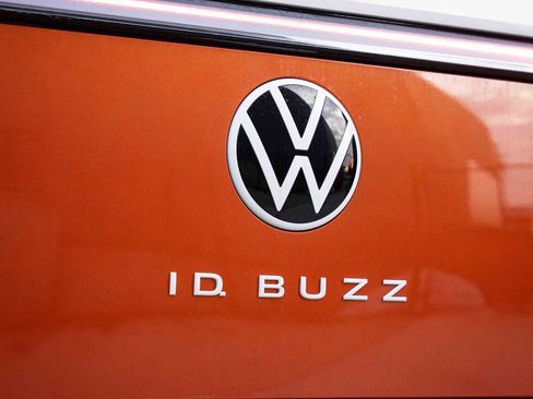 New 2025 Volkswagen ID. Buzz Pro S Plus image 5