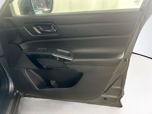 Used 2023 Nissan Pathfinder SV image 33